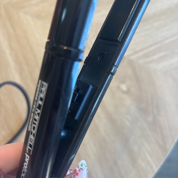 Paul Mitchell ProTools Sleek Black Styler - Picture 7 of 7